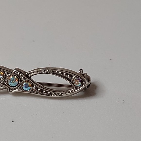 Pretty 2 Inch Silver Tone Brooch - Picture 5 of 10